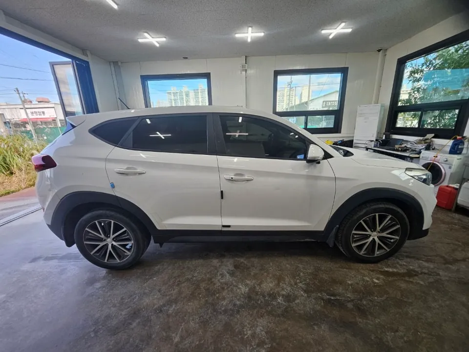 Hyundai Tucsonのカーフィルム施工事例|費用目安・仕上がり 施工写真 2-1