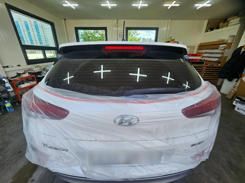 Hyundai Tucsonのカーフィルム施工事例|費用目安・仕上がり 施工写真 1-2