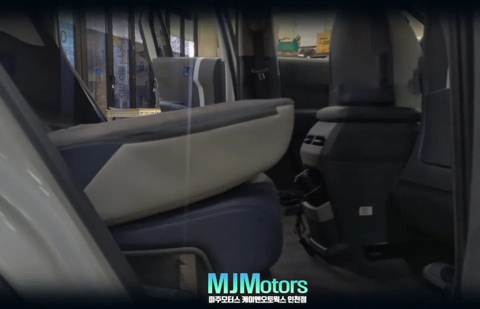 Kia EV3 Rear Seat Folding Flat Conversion Review photo 6