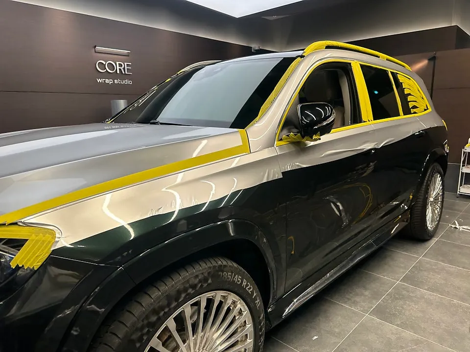 Mercedes-Benz GLS Maybachのカーラッピング事例|費用目安・仕上がり 施工写真 2-3