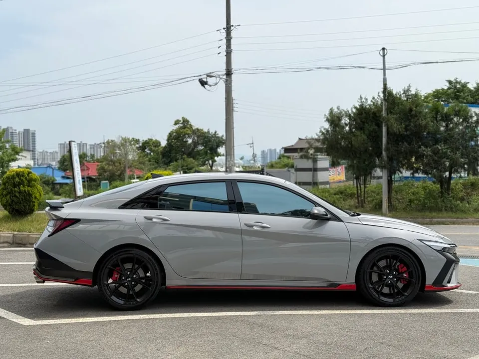 Hyundai Elantra Nのカーラッピング事例|費用目安・仕上がり 施工写真 2-2