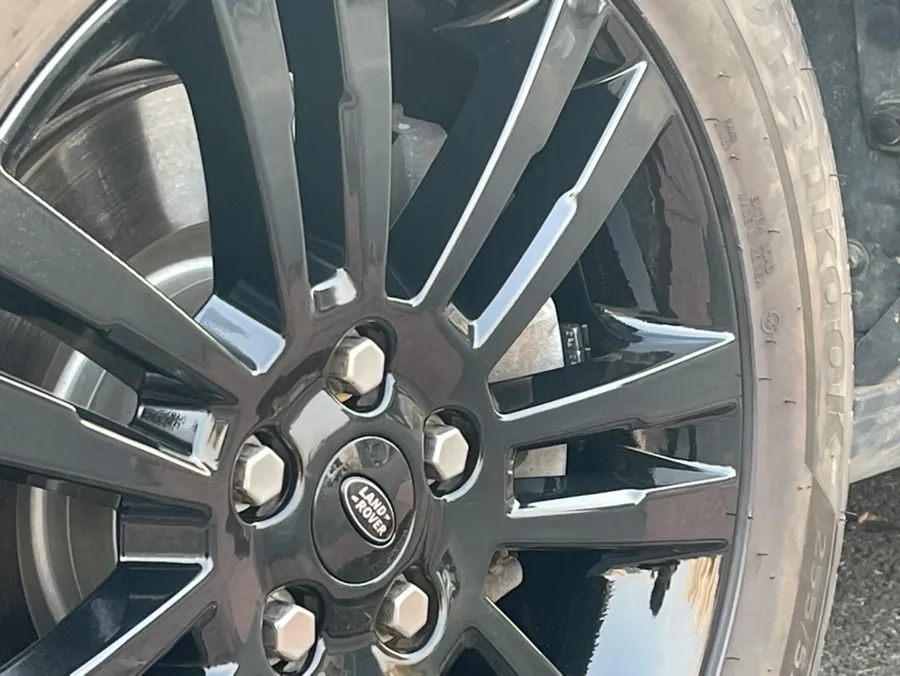 Land Rover Discovery 4のホイールリペア・塗装事例 施工写真 4-2