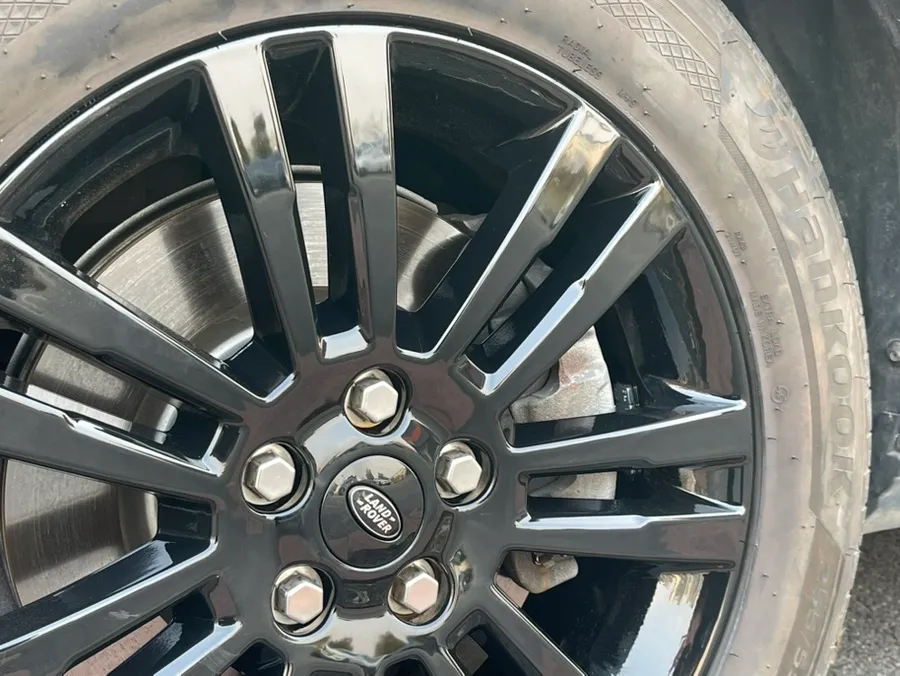 Land Rover Discovery 4のホイールリペア・塗装事例 施工写真 1-3