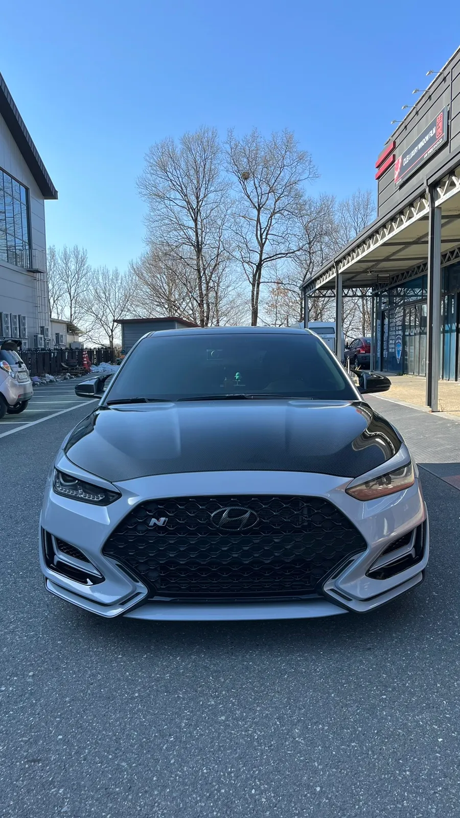 Hyundai Veloster Nのカーラッピング事例|クールグレーとカーボン 施工写真 2-3