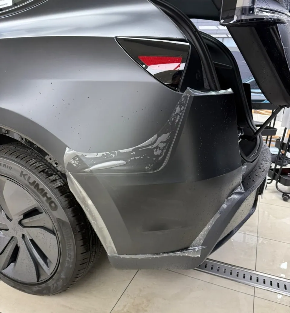 Tesla Model Y PPF施工事例|無光ジュニパーカラーの魅力 施工写真 1-3