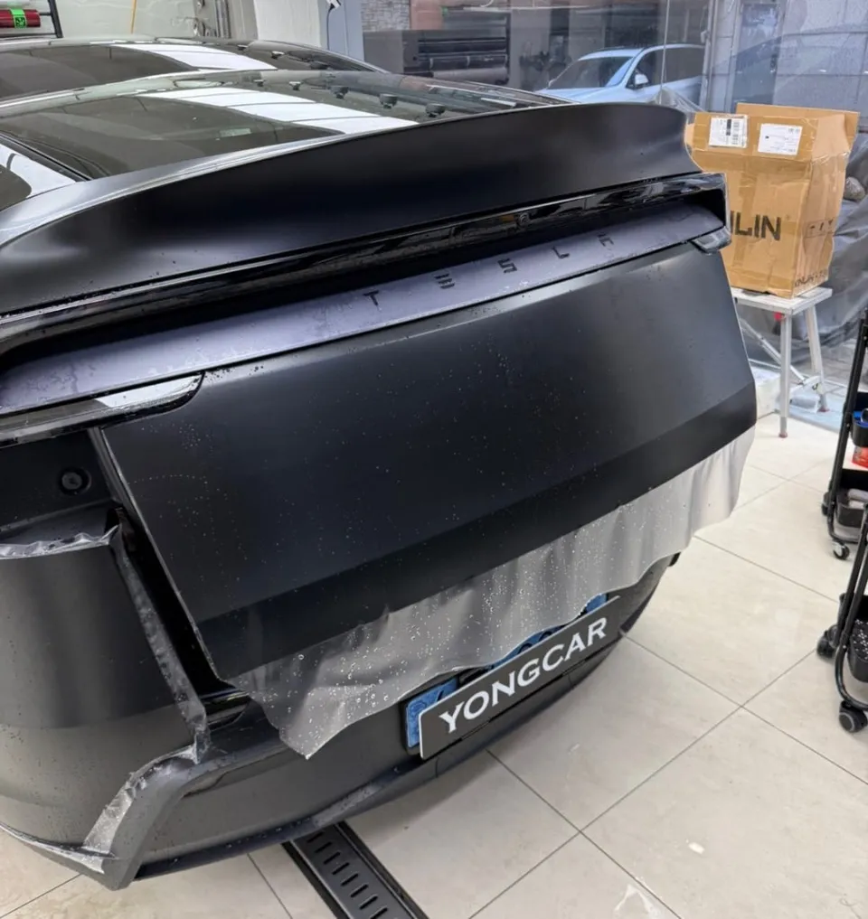 Tesla Model Y PPF施工事例|無光ジュニパーカラーの魅力 施工写真 2-3