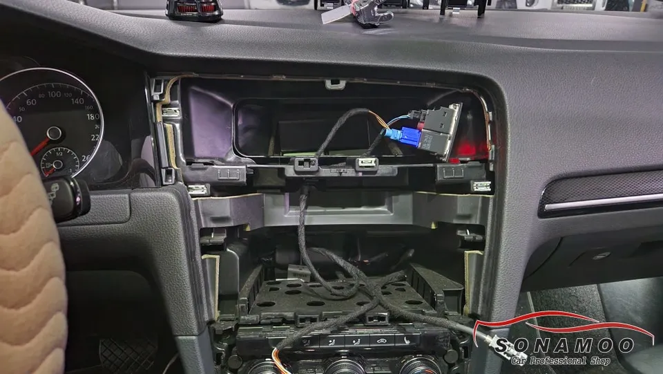 Volkswagen Golf 7th Gen android head unit - Volkswagen Golf 7th Gen CarPlay Retrofit Review — Cost photo 4
