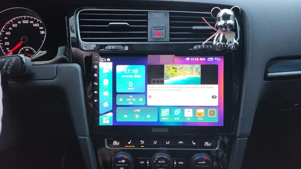 Volkswagen Golf 7th GenのAndroid Auto・CarPlay取付事例 施工写真 4-1