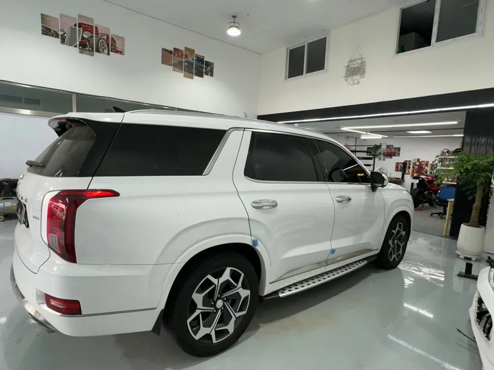 Hyundai Palisadeのカーフィルム施工事例｜スカイブルー反射フィルム 施工写真 4