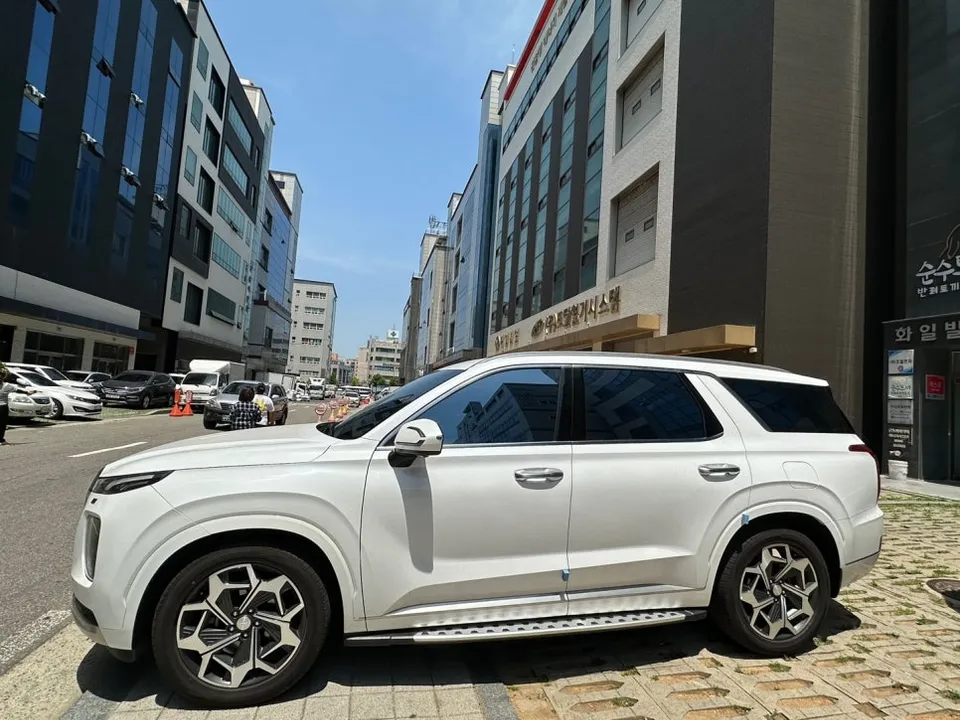 Hyundai Palisadeのカーフィルム施工事例｜スカイブルー反射フィルム 施工写真 6