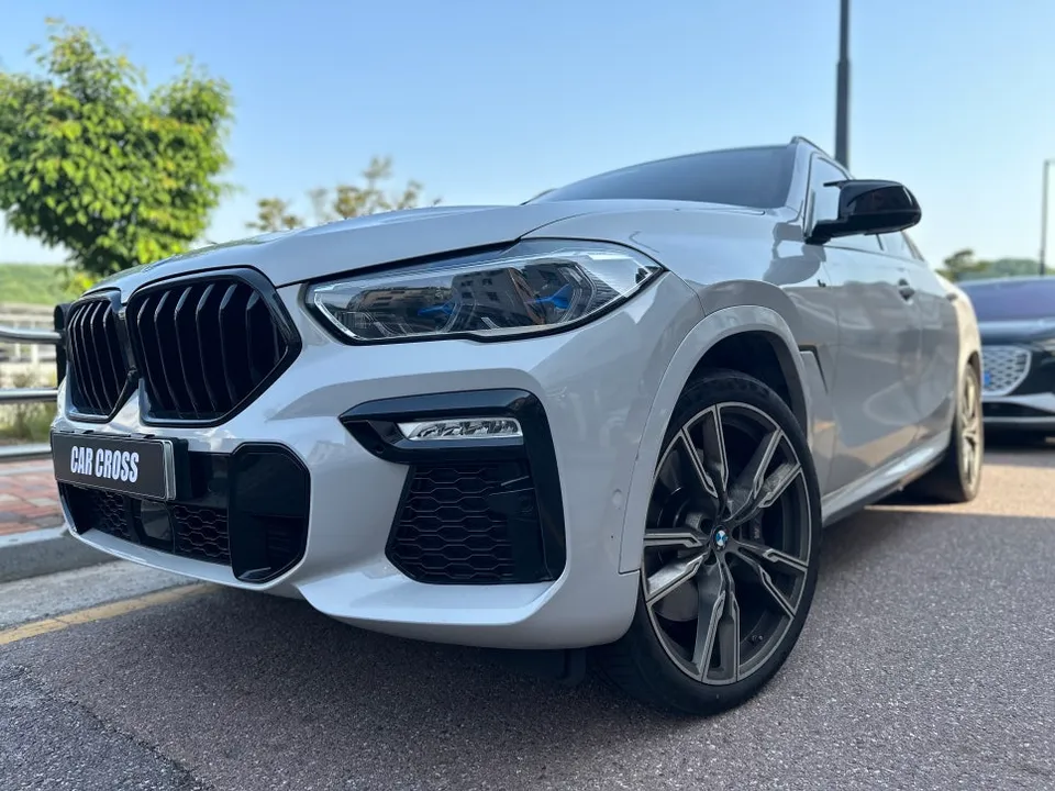 BMW X6のカーラッピング事例|事故対応とポイント施工 施工写真 2-1