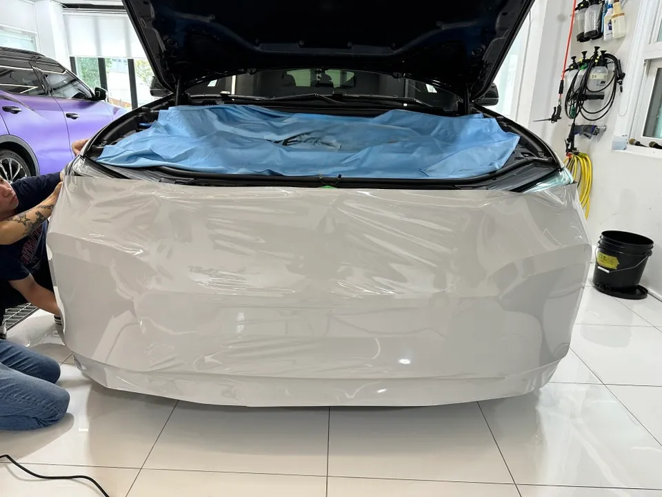 BMW X6のカーラッピング事例|事故対応とポイント施工 施工写真 1-3