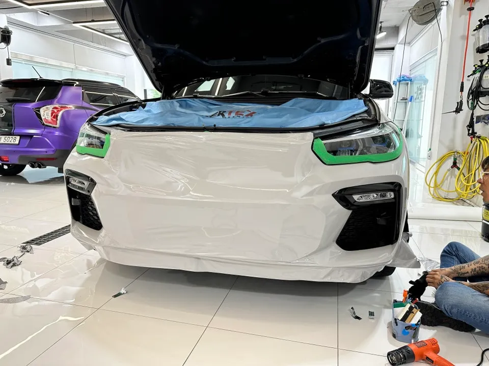 BMW X6のカーラッピング事例|事故対応とポイント施工 施工写真 3-3