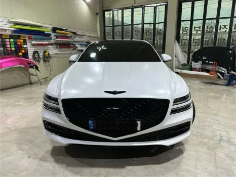 Genesis G80のカーラッピング事例｜サテンホワイトの高級感 施工写真 2-1