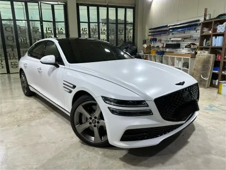 Genesis G80のカーラッピング事例｜サテンホワイトの高級感 施工写真 4-1