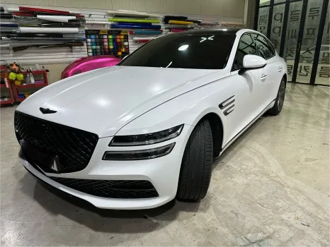 Genesis G80のカーラッピング事例｜サテンホワイトの高級感 施工写真 5-1