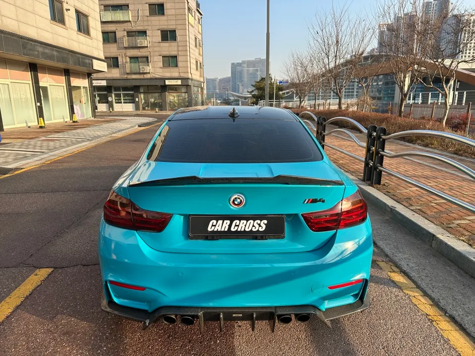 BMW M4のカーラッピング事例｜費用目安・仕上がり 施工写真 1-2
