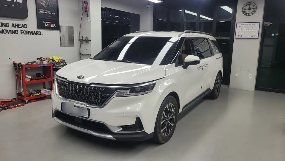 Kia Carnival KA4 lighting upgrade installation result