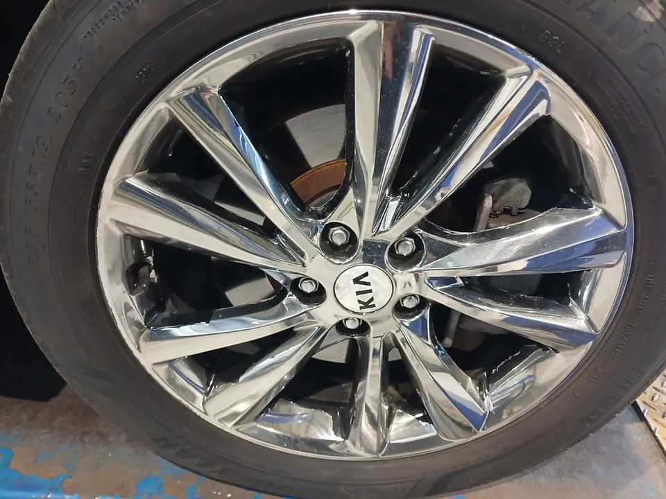 Kia Carnival wheel repair - Kia Carnival Wheel Repair Review — Restored to Glossy Black photo 6