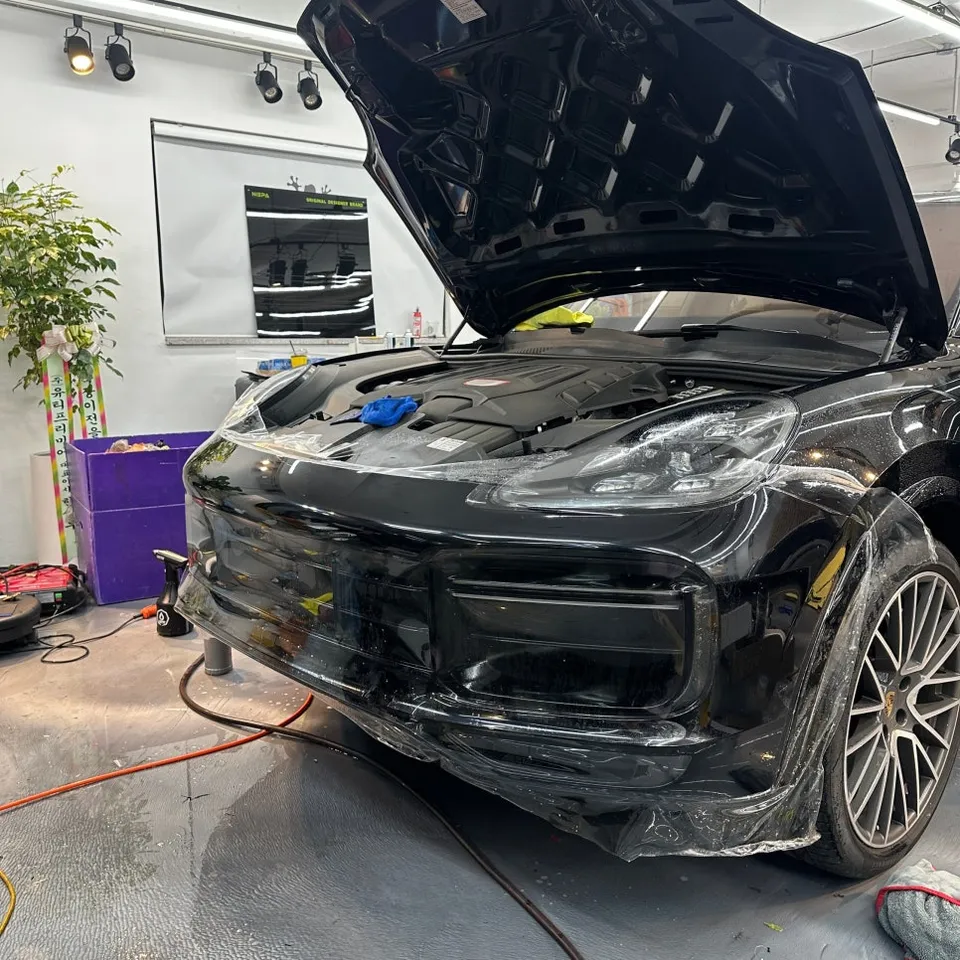 Porsche CayenneのPPF施工事例|費用目安と仕上がり 施工写真 3-1