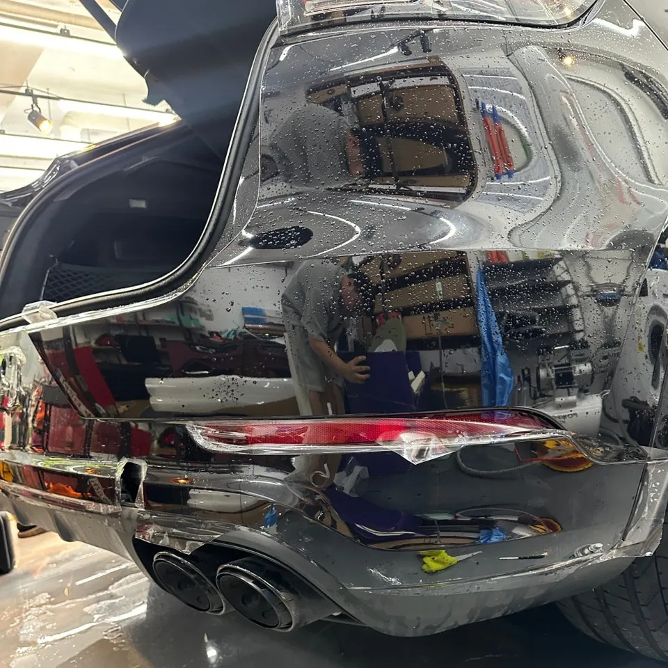 Porsche CayenneのPPF施工事例|費用目安と仕上がり 施工写真 1-2