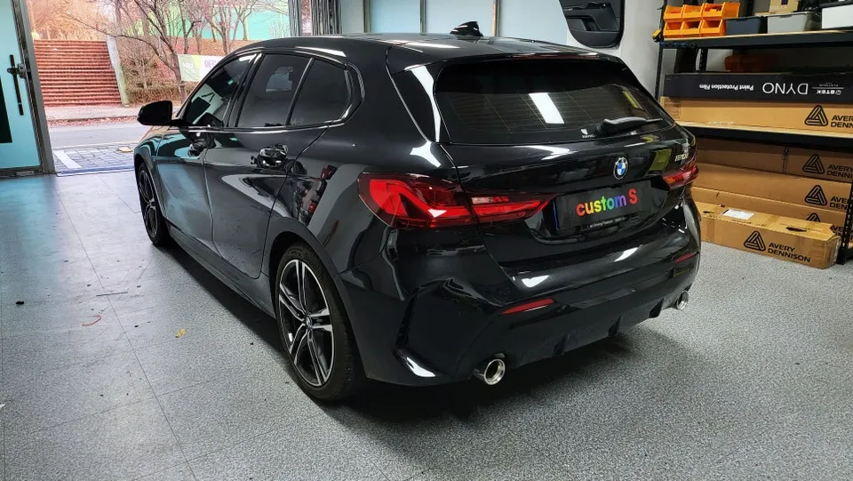 BMW 1 Seriesのカーラッピング事例:費用目安と仕上がり 施工写真 3-1