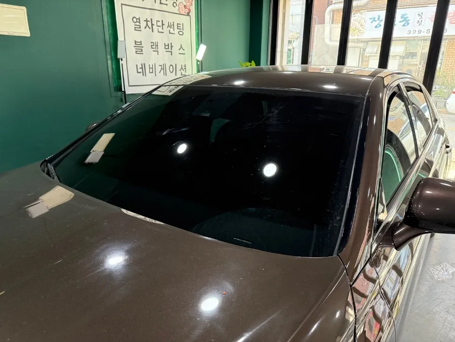 Genesis G90のカーフィルム施工事例 施工写真 3