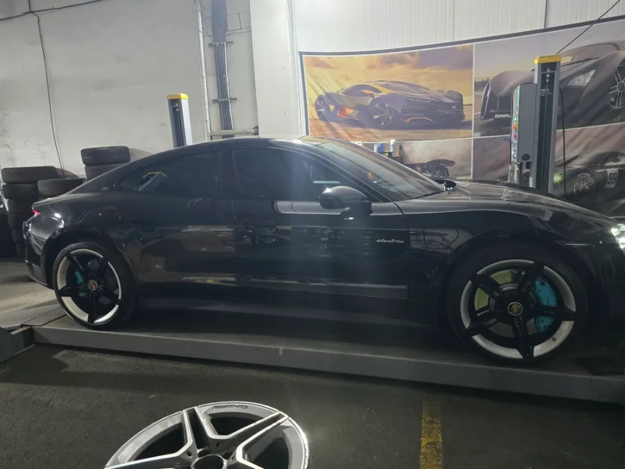 Porsche Taycanのホイールリペア・塗装事例 写真