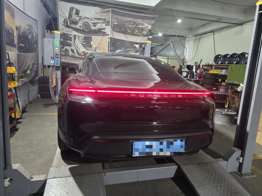 Porsche Taycanのホイールリペア・塗装事例 施工写真 3