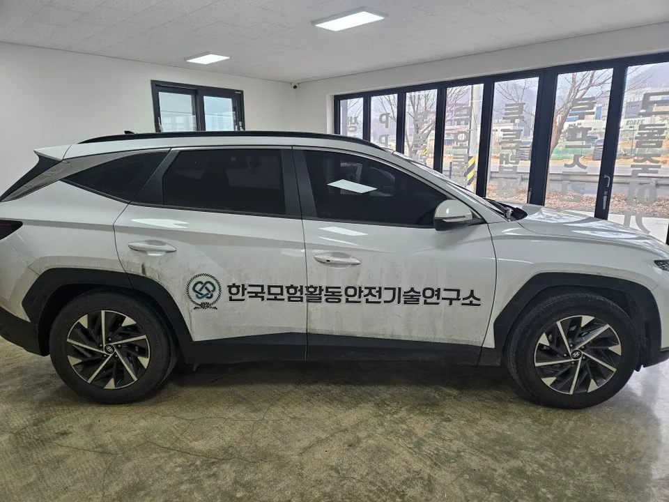Hyundai Tucson Vinyl Wrap Review: Seamless Removal photo 2