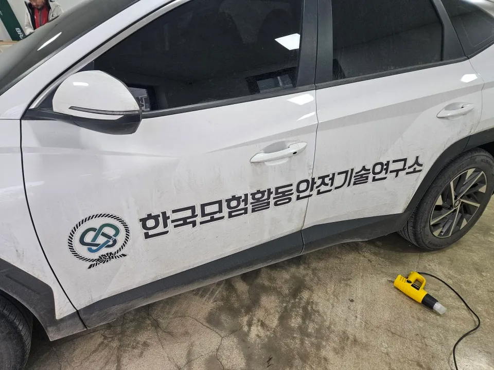 Hyundai Tucsonのカーラッピング事例|費用目安・仕上がり 施工写真 2-2