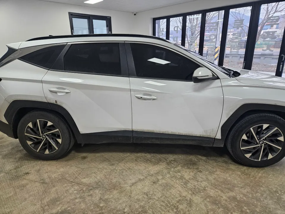 Hyundai Tucsonのカーラッピング事例|費用目安・仕上がり 施工写真 3-3
