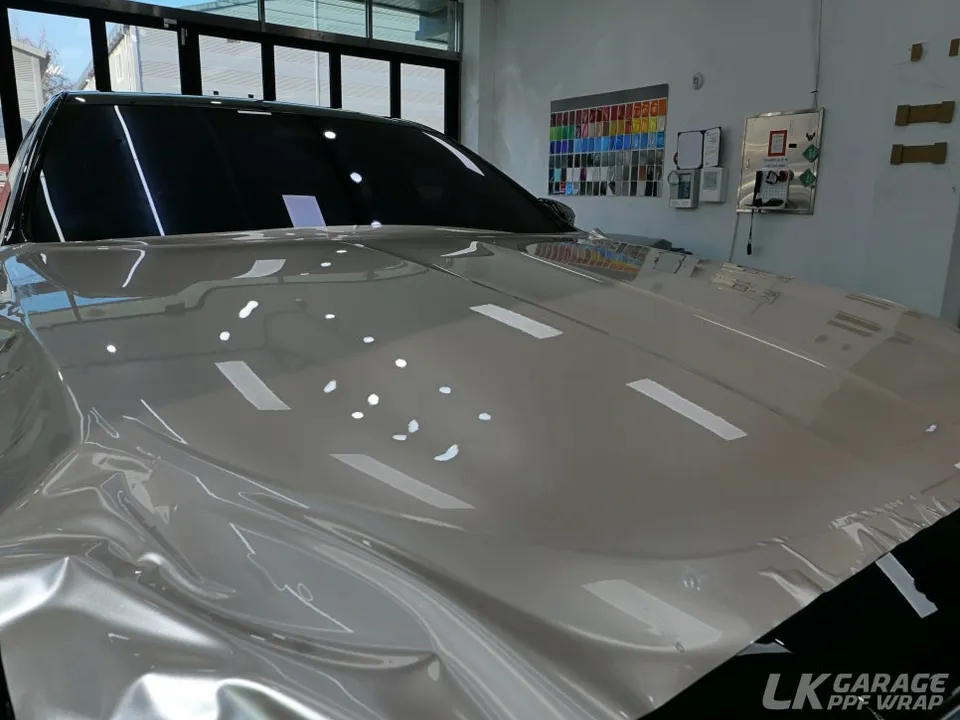 BMW 7 Series G70 vinyl wrap - BMW 7 Series G70 Vinyl Wrap Review: High Gloss Two-Tone Finish photo 4