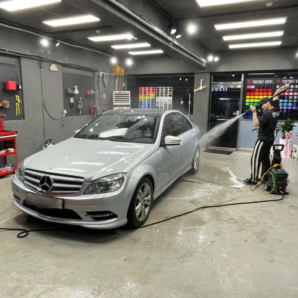 メルセデス・ベンツ C200のカーラッピング事例｜費用目安・仕上がり 施工写真 1-3