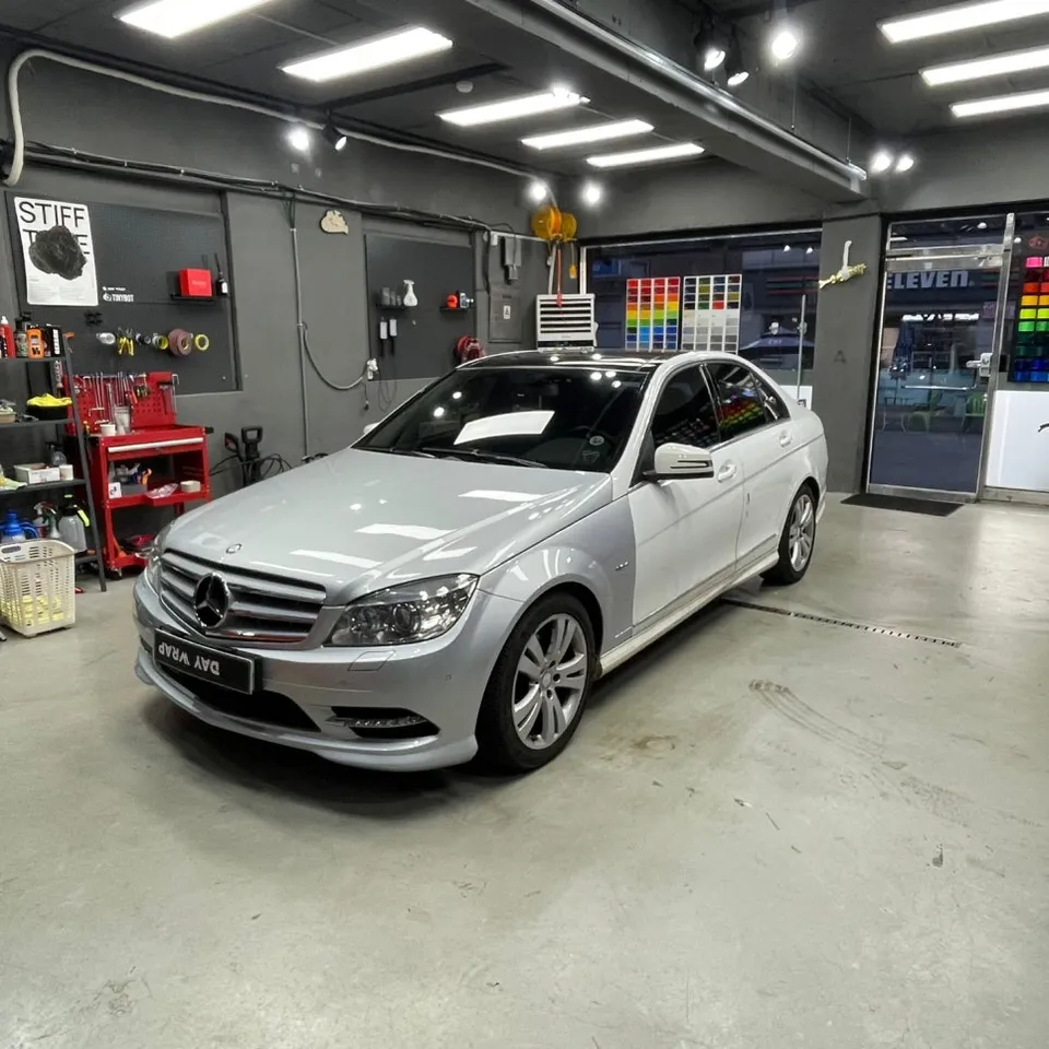 メルセデス・ベンツ C200のカーラッピング事例｜費用目安・仕上がり 施工写真 2-3