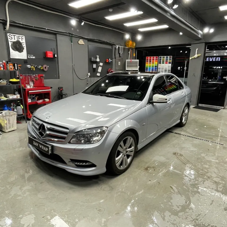 メルセデス・ベンツ C200のカーラッピング事例｜費用目安・仕上がり 施工写真 3-3
