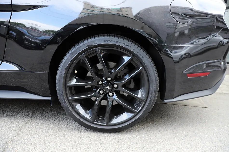 Ford Mustangのホイールリペア・塗装事例 施工写真 3-1