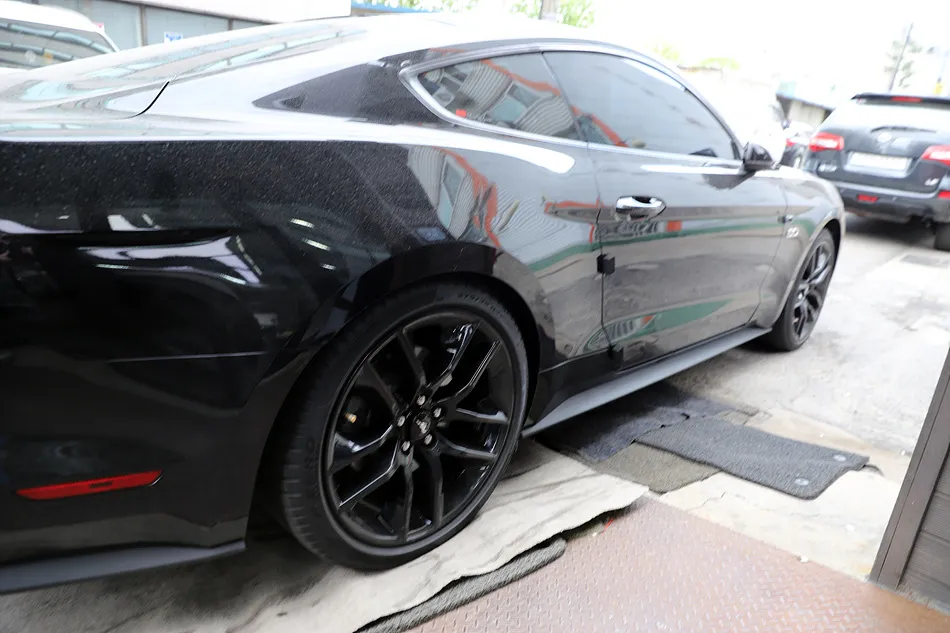 Ford Mustangのホイールリペア・塗装事例 施工写真 3-2