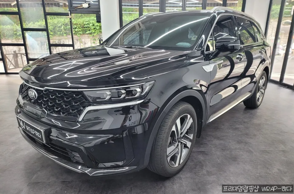 Kia Sorento MQ4のカーラッピング事例|高光沢フィルムで高級感アップ 施工写真 3-1