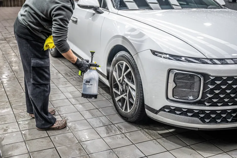 Hyundai Azeraのガラスコーティング事例｜費用目安と仕上がり 施工写真 1-1