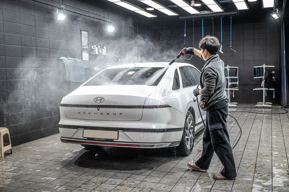 Hyundai Azeraのガラスコーティング事例｜費用目安と仕上がり 施工写真 2-1