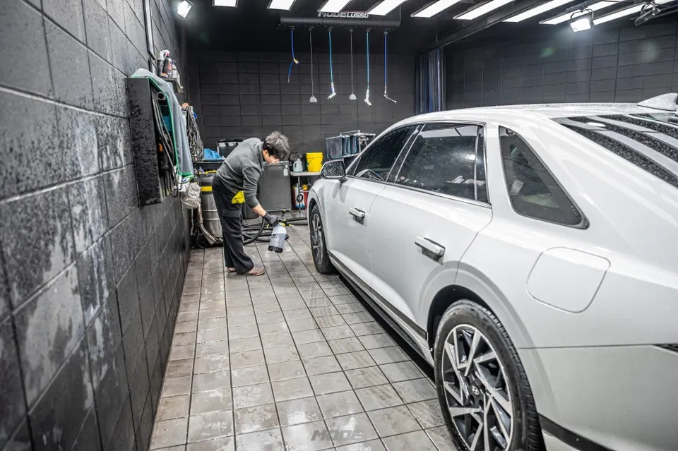 Hyundai Azeraのガラスコーティング事例｜費用目安と仕上がり 施工写真 3-1