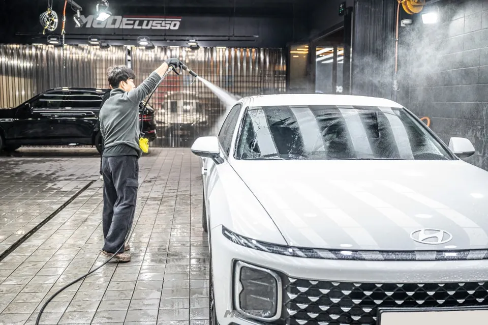 Hyundai Azeraのガラスコーティング事例｜費用目安と仕上がり 施工写真 4-1