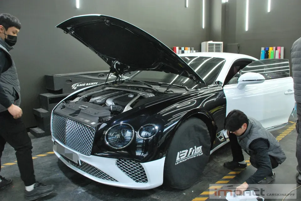 Bentley Continental GTのカーラッピング事例|事故部再施工 施工写真 3-1