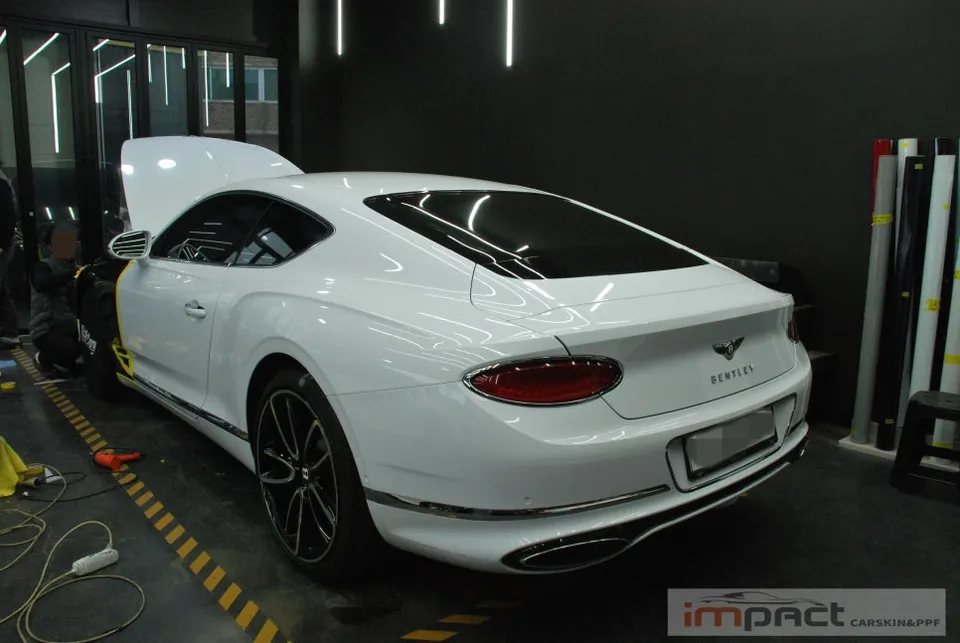 Bentley Continental GTのカーラッピング事例|事故部再施工 施工写真 4-1