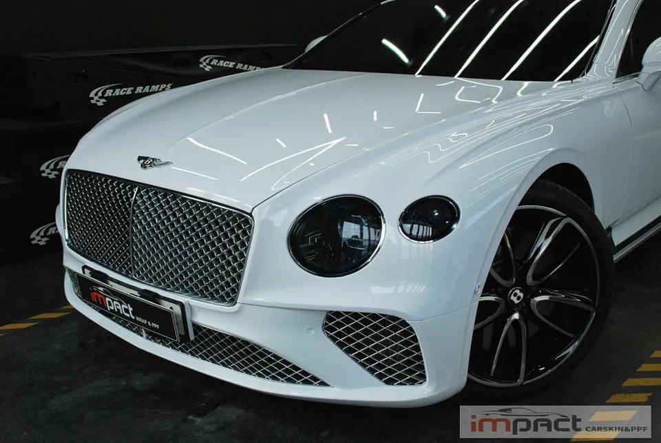 Bentley Continental GTのカーラッピング事例|事故部再施工 施工写真 4-2