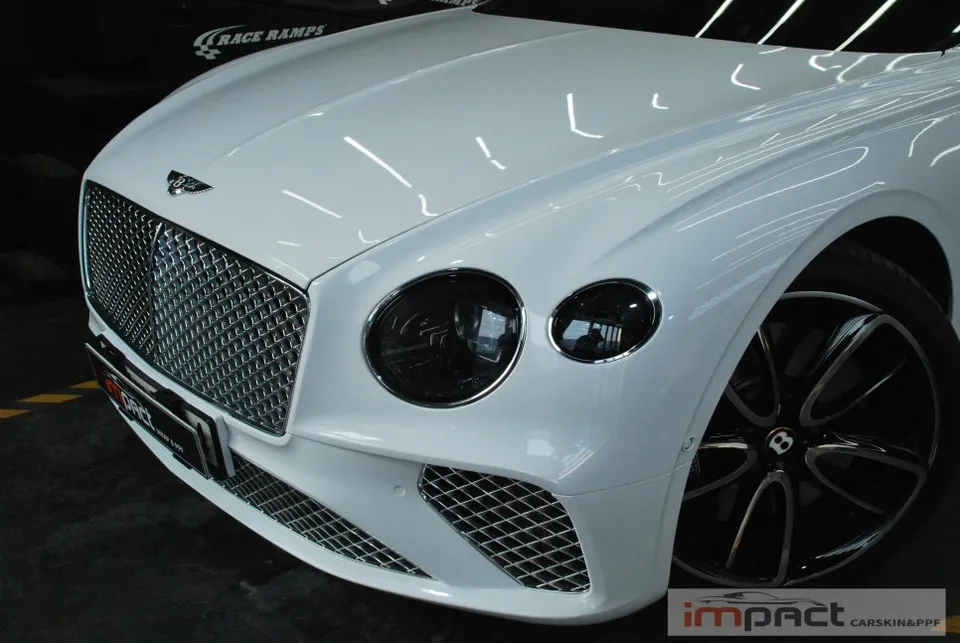 Bentley Continental GTのカーラッピング事例|事故部再施工 施工写真 1-3