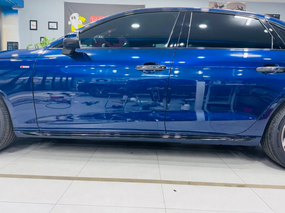 Audi A4のカーラッピング事例|費用目安・仕上がり 施工写真 3-1