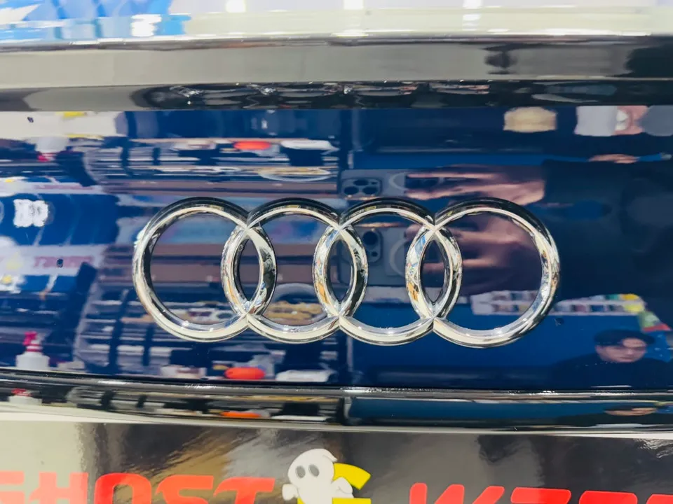 Audi A4のカーラッピング事例|費用目安・仕上がり 施工写真 1-2