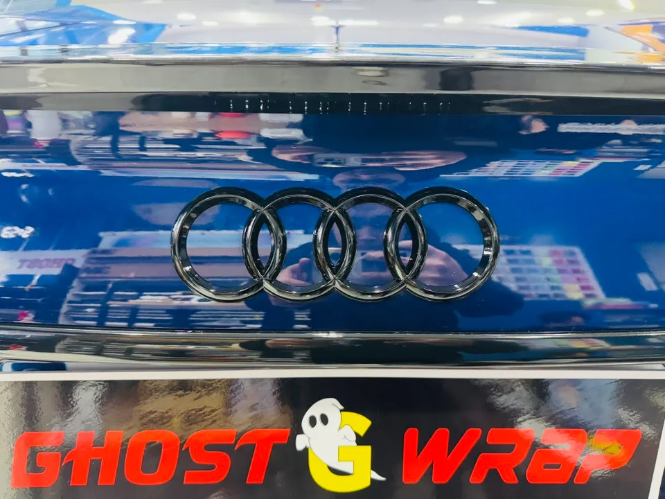 Audi A4のカーラッピング事例|費用目安・仕上がり 施工写真 1-3
